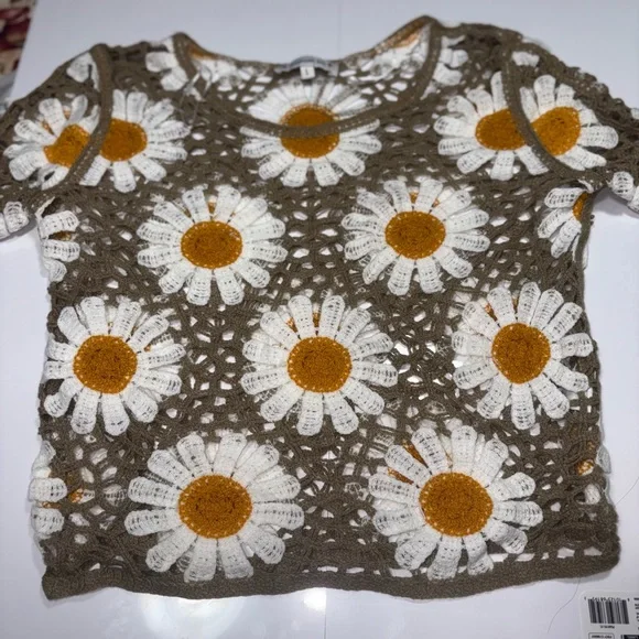 a Rebellion Jr Long Sleeve Daisy Crochet Top intricate floral pattern small - Picture 8 of 12